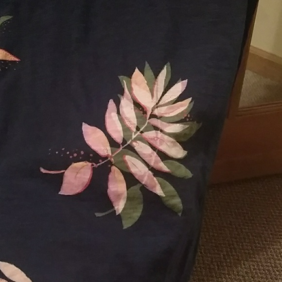 V-neck shirt - Picture 3 of 3